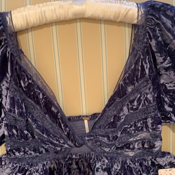 FREE PEOPLE VELVET AND LACE  CROPPED TOP WILD MOON - Picture 8 of 13
